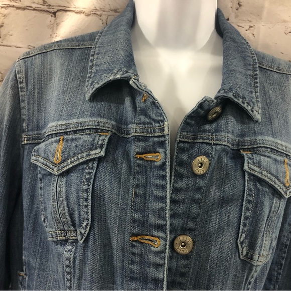 ❤️🔥Elle❤️🔥Beautiful Jean Jacket 4 Ladies❤️🔥Measurements in Pics❤️🔥 - Picture 4 of 14